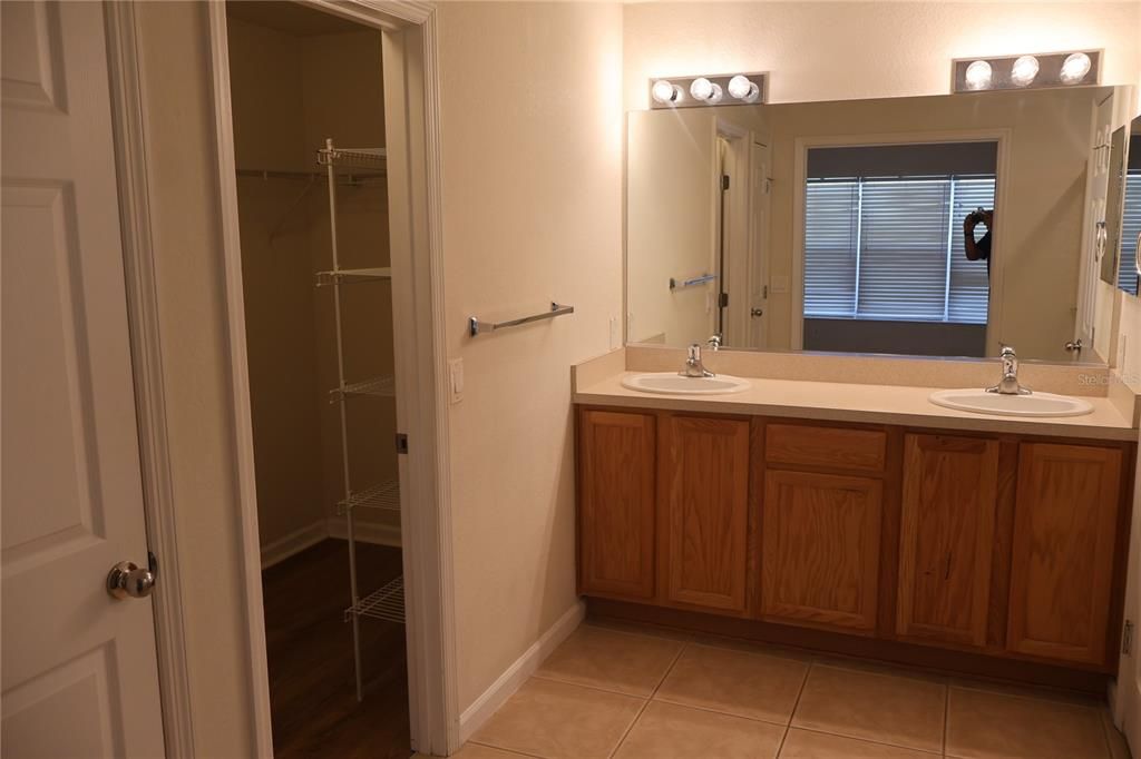 For Rent: $2,000 (3 beds, 2 baths, 1714 Square Feet)