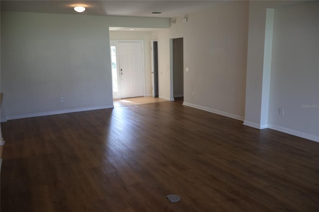 For Rent: $2,000 (3 beds, 2 baths, 1714 Square Feet)