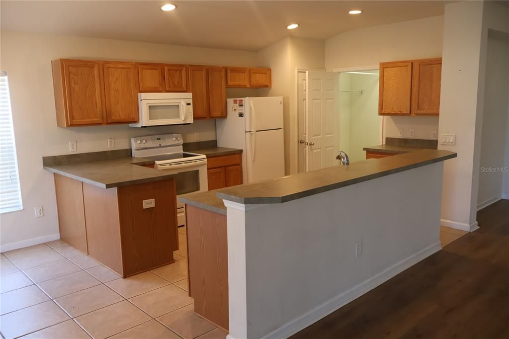 For Rent: $2,000 (3 beds, 2 baths, 1714 Square Feet)