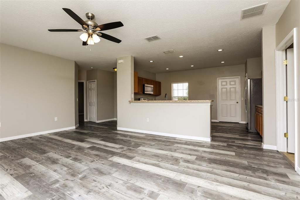 For Rent: $1,555 (3 beds, 2 baths, 1431 Square Feet)