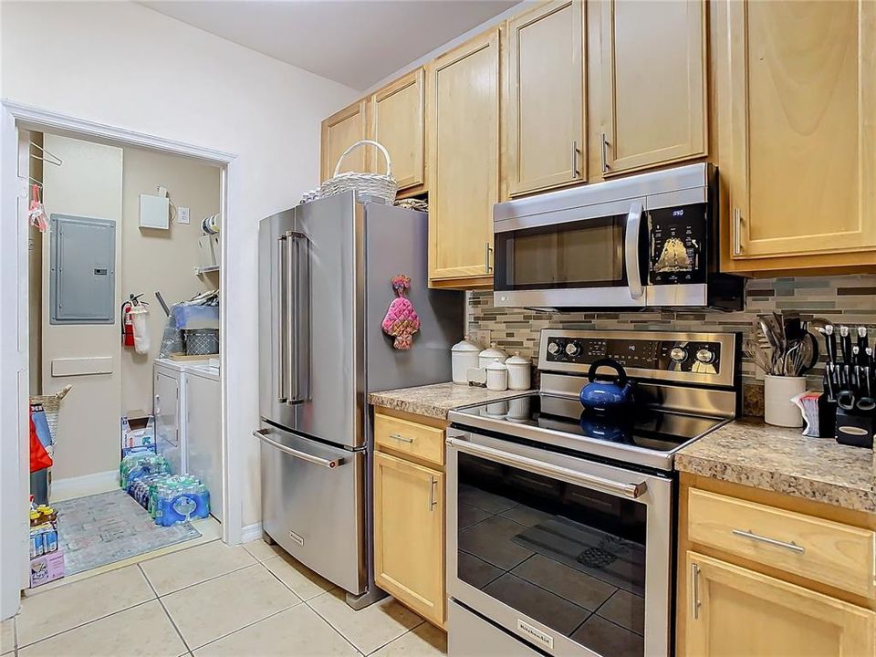 For Sale: $229,900 (2 beds, 2 baths, 1045 Square Feet)