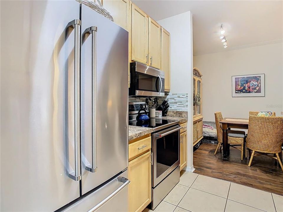 For Sale: $229,900 (2 beds, 2 baths, 1045 Square Feet)