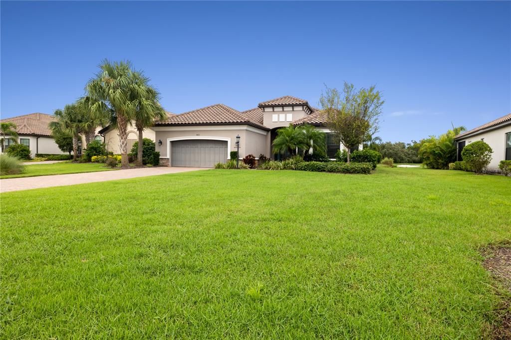 For Sale: $1,600,000 (4 beds, 3 baths, 3222 Square Feet)