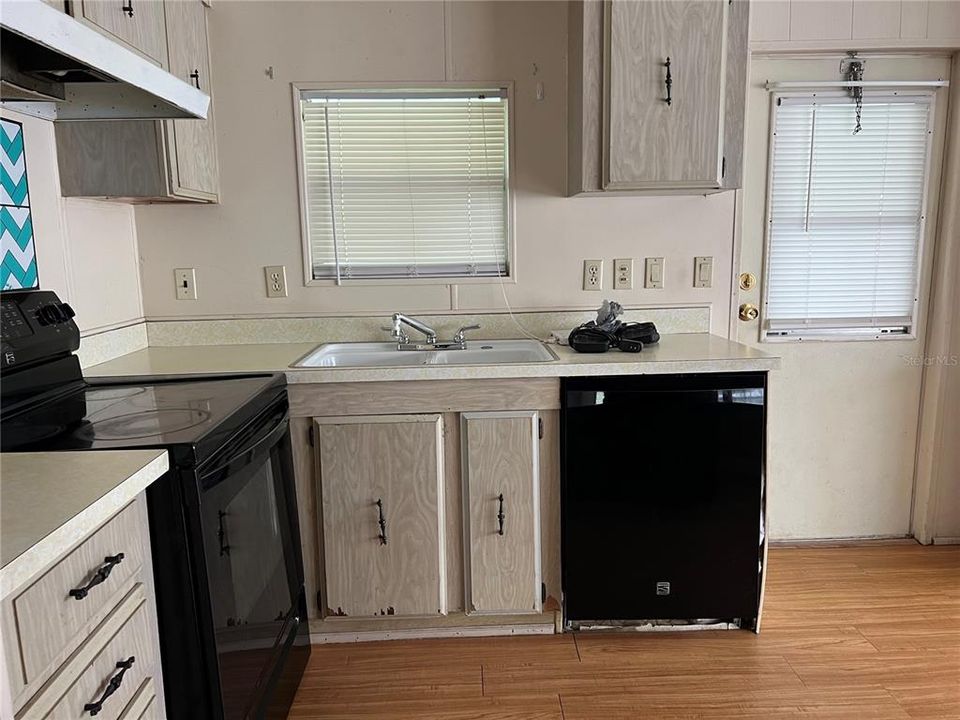 For Rent: $1,450 (2 beds, 2 baths, 880 Square Feet)