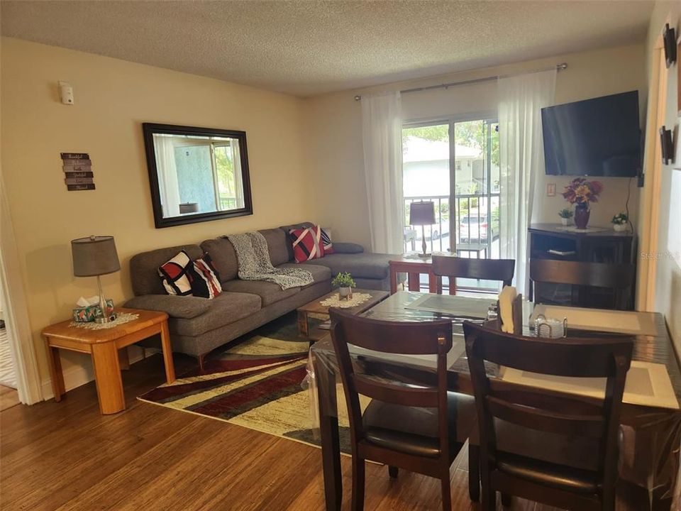 For Rent: $2,000 (3 beds, 2 baths, 1029 Square Feet)