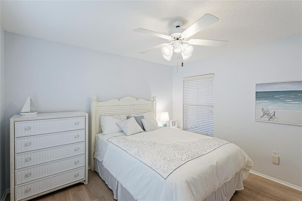 For Sale: $320,000 (2 beds, 2 baths, 1352 Square Feet)