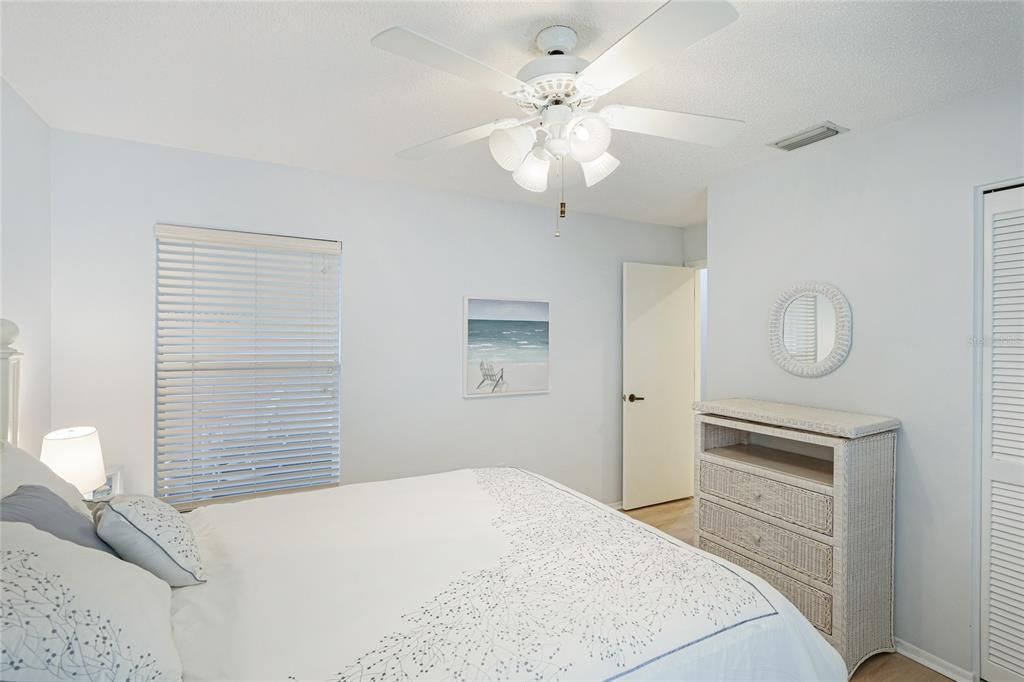 For Sale: $320,000 (2 beds, 2 baths, 1352 Square Feet)