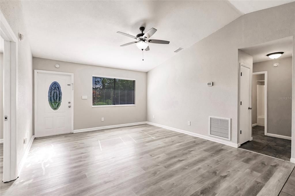 For Sale: $247,500 (3 beds, 2 baths, 1092 Square Feet)