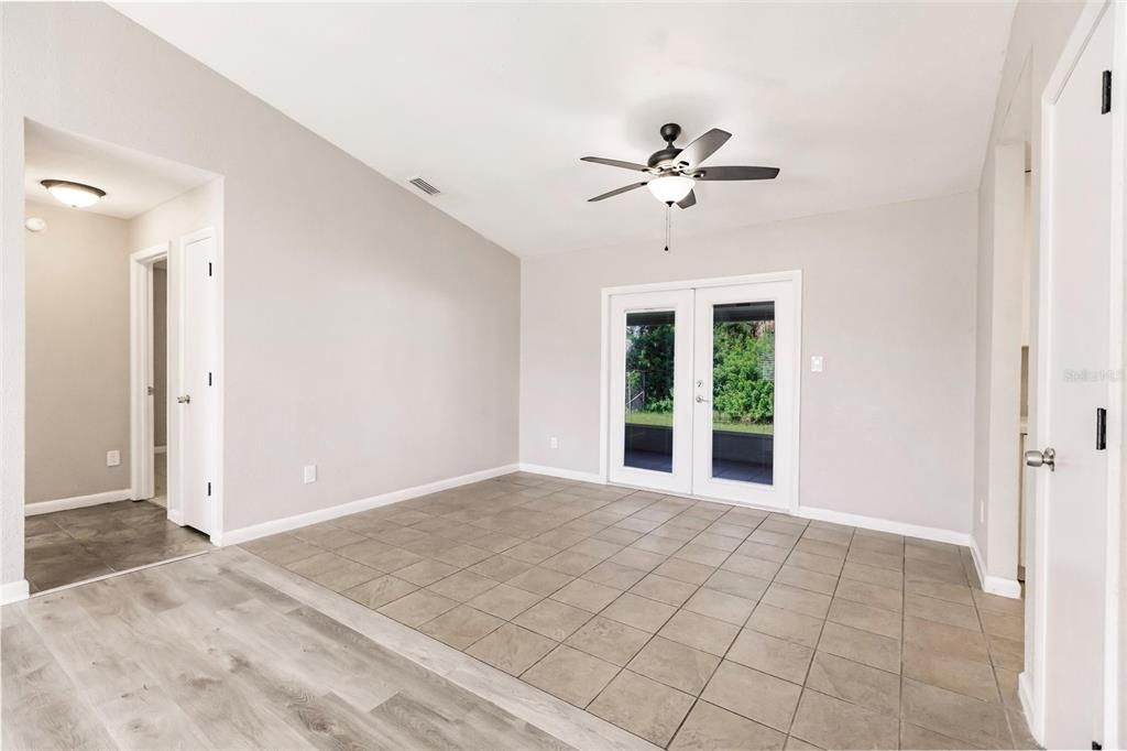 For Sale: $247,500 (3 beds, 2 baths, 1092 Square Feet)