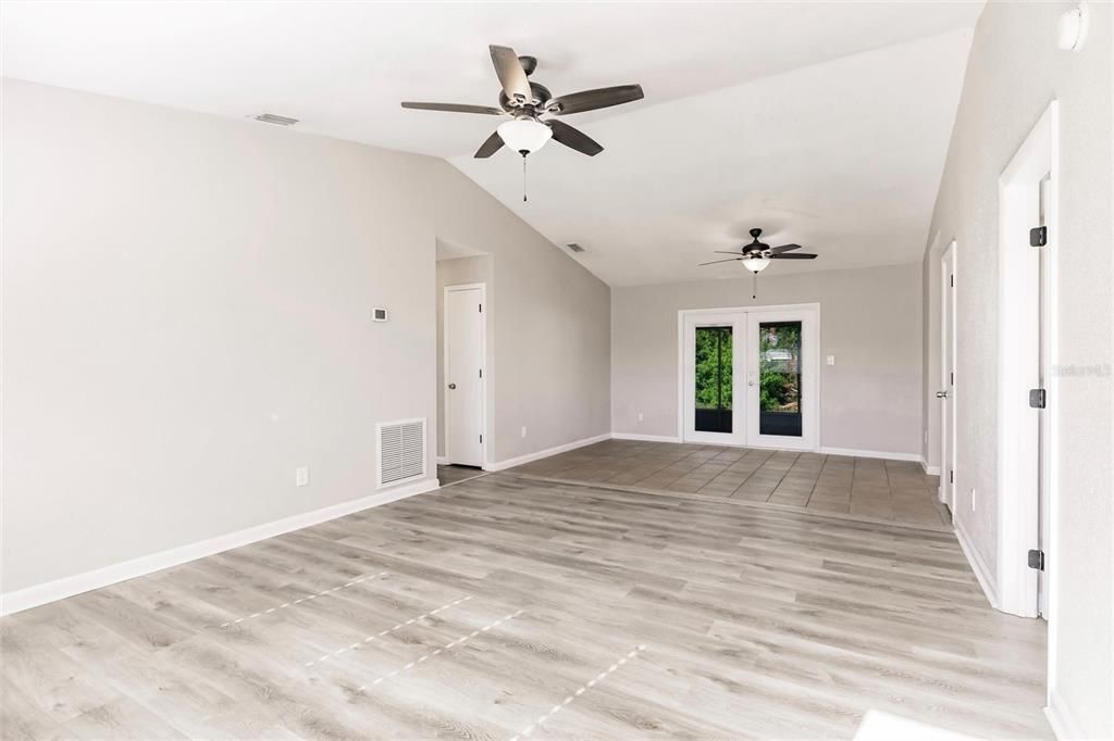 For Sale: $247,500 (3 beds, 2 baths, 1092 Square Feet)