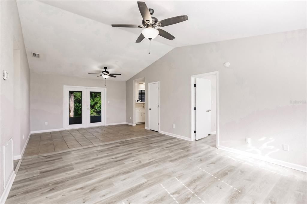 For Sale: $247,500 (3 beds, 2 baths, 1092 Square Feet)