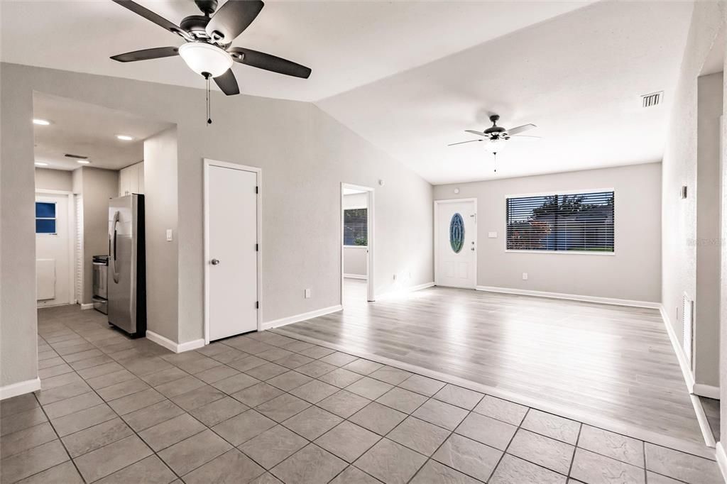 For Sale: $247,500 (3 beds, 2 baths, 1092 Square Feet)