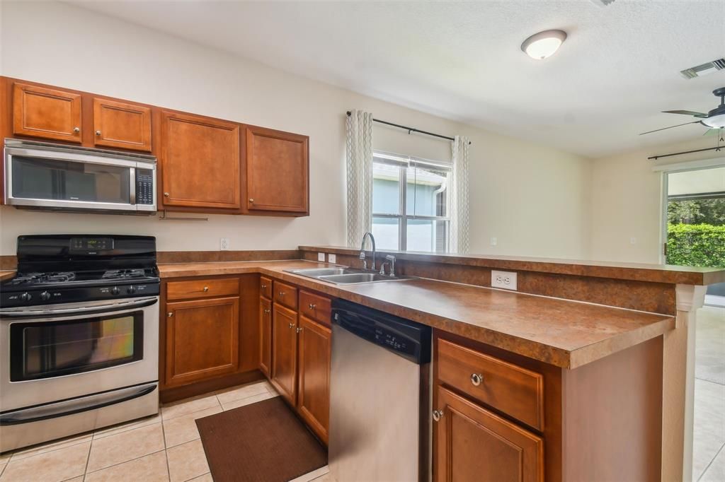 For Sale: $307,000 (2 beds, 2 baths, 1328 Square Feet)