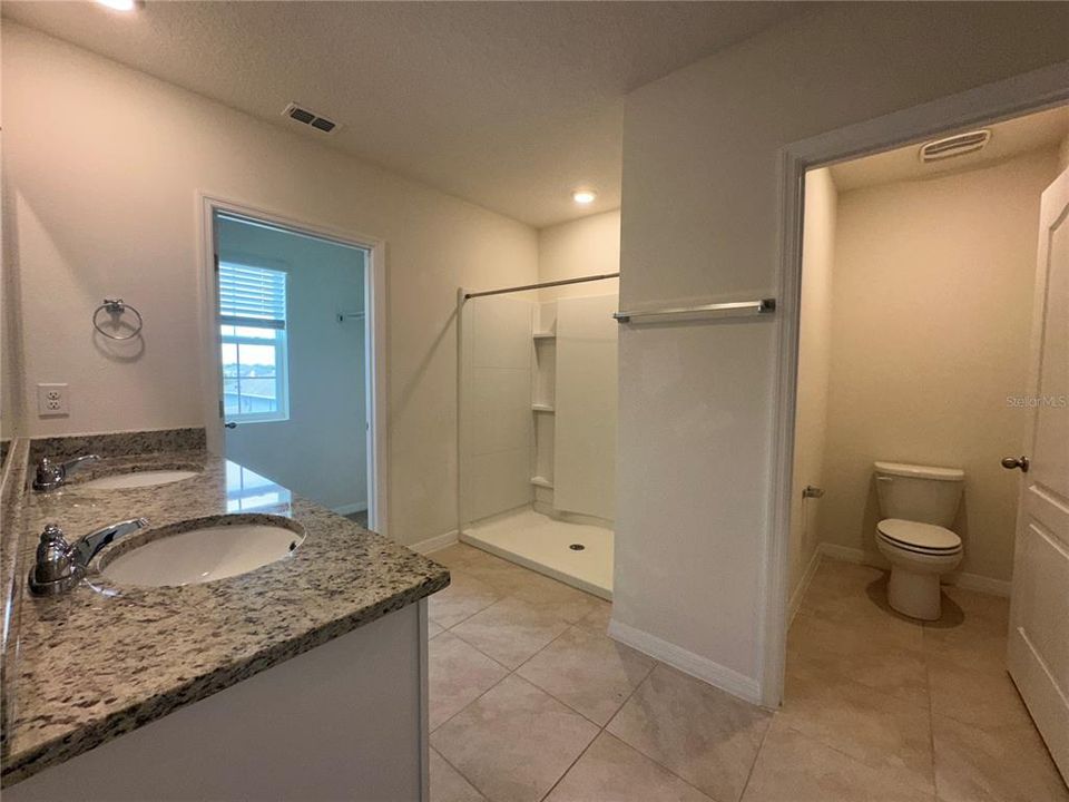 For Rent: $2,700 (5 beds, 3 baths, 2626 Square Feet)