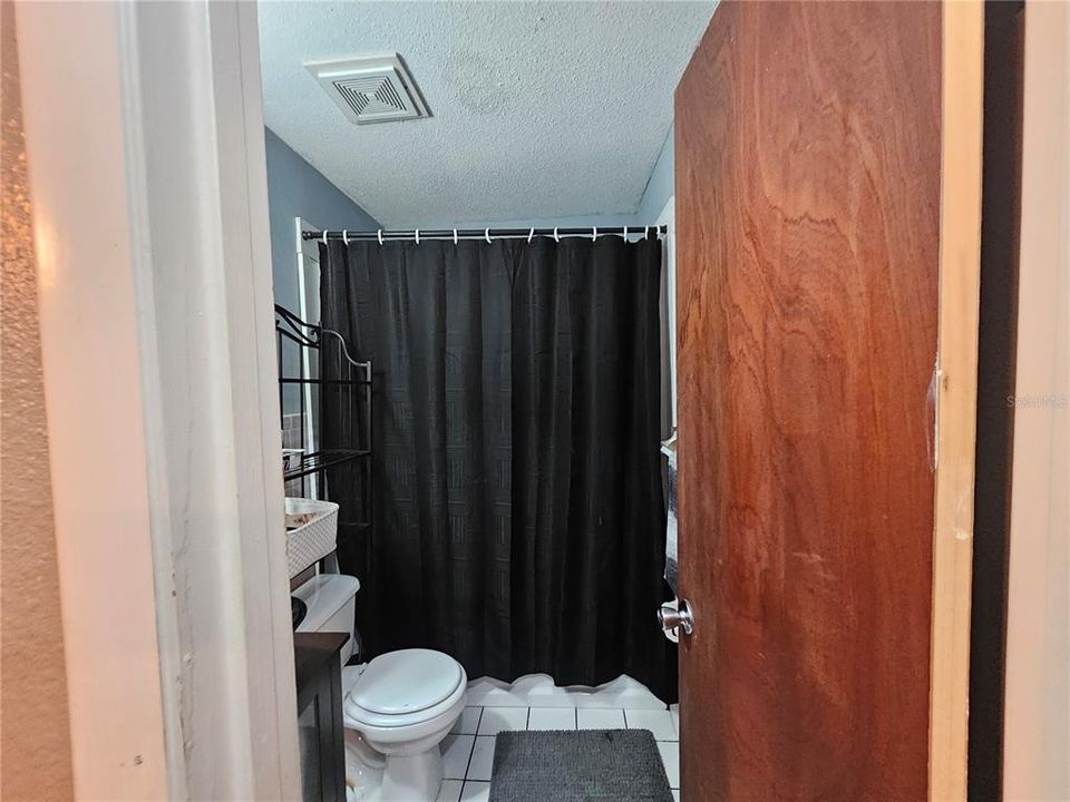 For Sale: $185,000 (2 beds, 1 baths, 832 Square Feet)