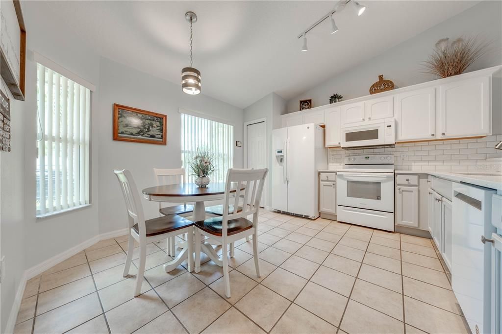 For Sale: $329,900 (3 beds, 2 baths, 1364 Square Feet)