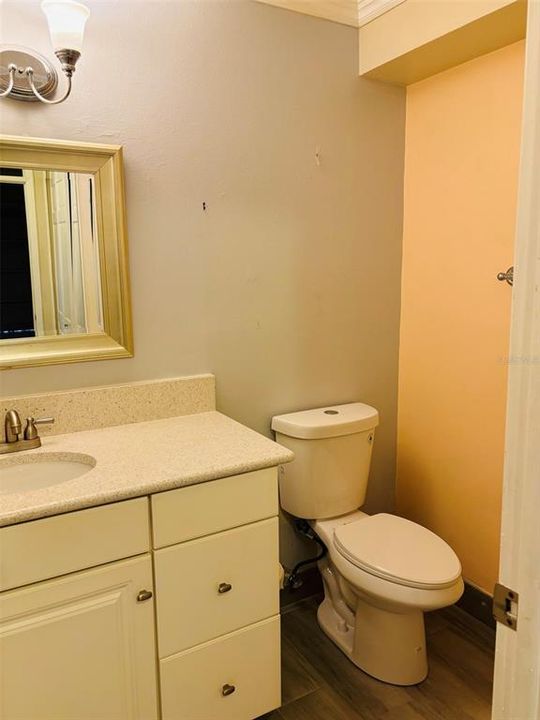 1/2 bathroom in 1st floor