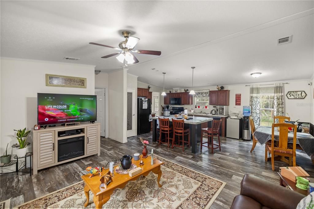 For Sale: $339,500 (3 beds, 2 baths, 1344 Square Feet)