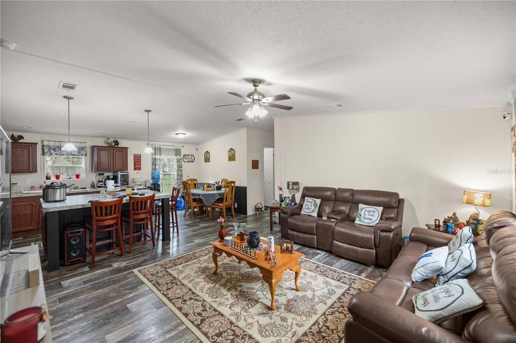 For Sale: $339,500 (3 beds, 2 baths, 1344 Square Feet)