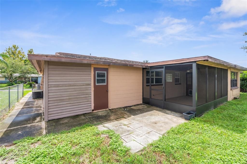 Active With Contract: $250,000 (3 beds, 2 baths, 1861 Square Feet)