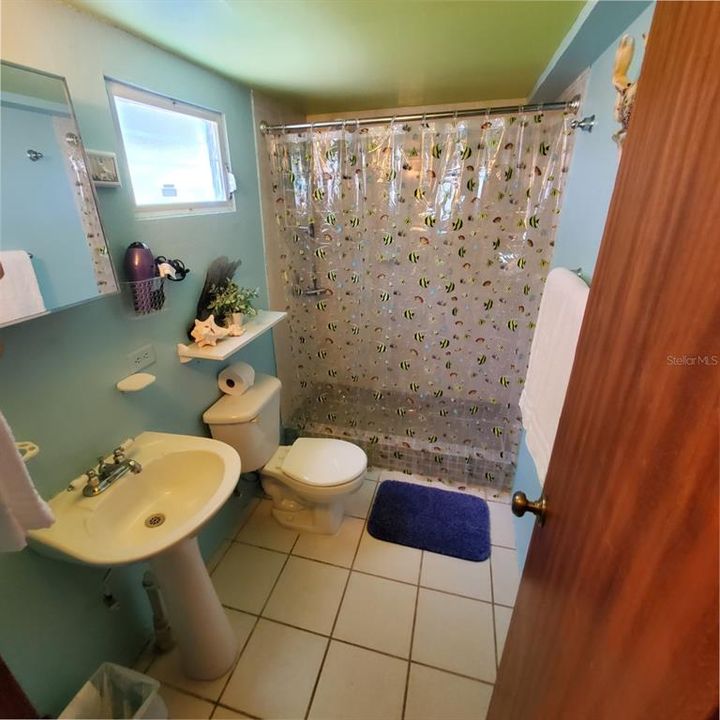 For Sale: $175,000 (1 beds, 2 baths, 480 Square Feet)