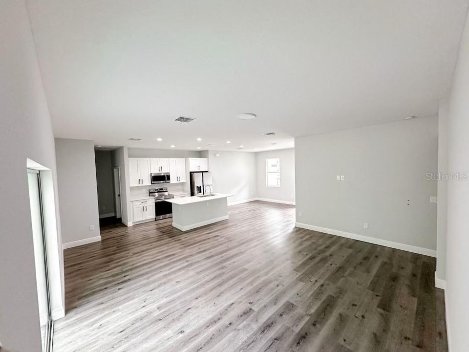 For Rent: $2,099 (4 beds, 2 baths, 1636 Square Feet)