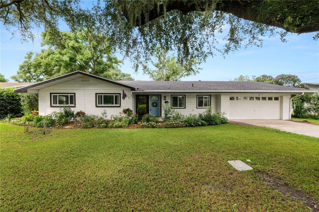 For Sale: $440,000 (3 beds, 2 baths, 1935 Square Feet)