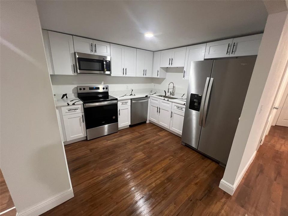 For Sale: $235,000 (2 beds, 1 baths, 810 Square Feet)