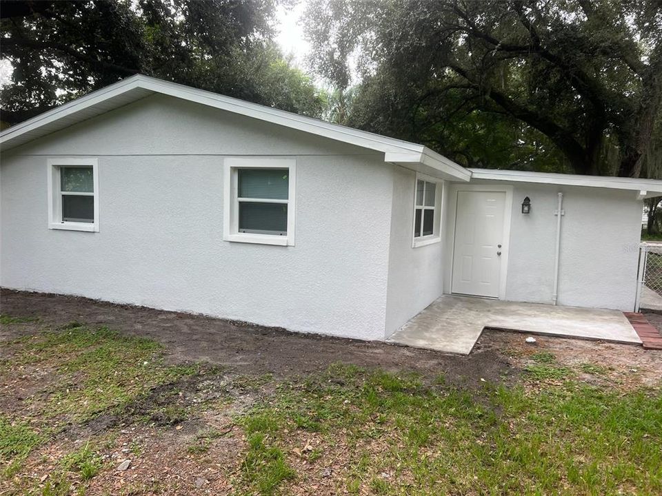 For Sale: $235,000 (2 beds, 1 baths, 810 Square Feet)