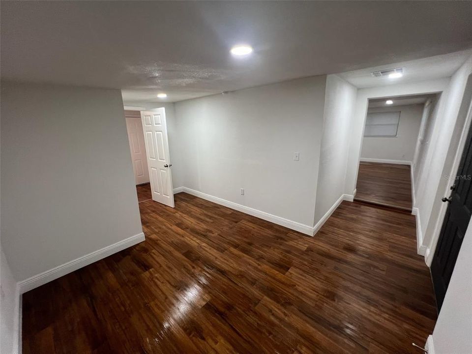 For Sale: $235,000 (2 beds, 1 baths, 810 Square Feet)