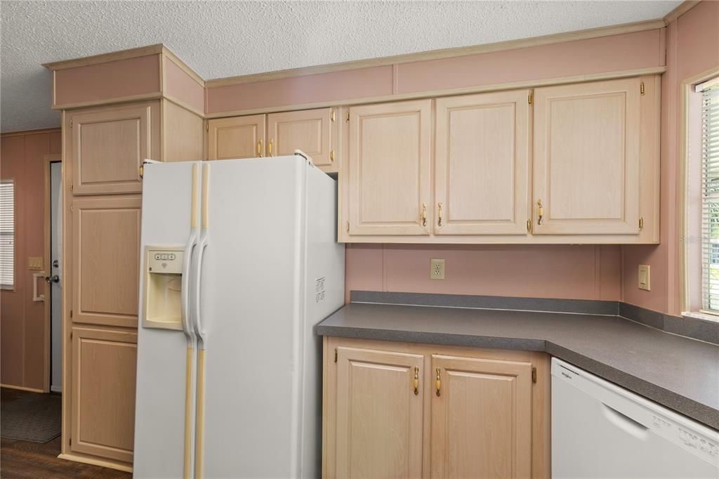 For Sale: $169,000 (2 beds, 2 baths, 1144 Square Feet)