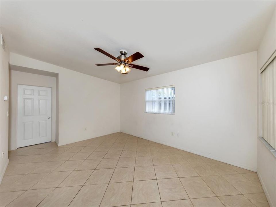 For Sale: $254,900 (2 beds, 1 baths, 713 Square Feet)