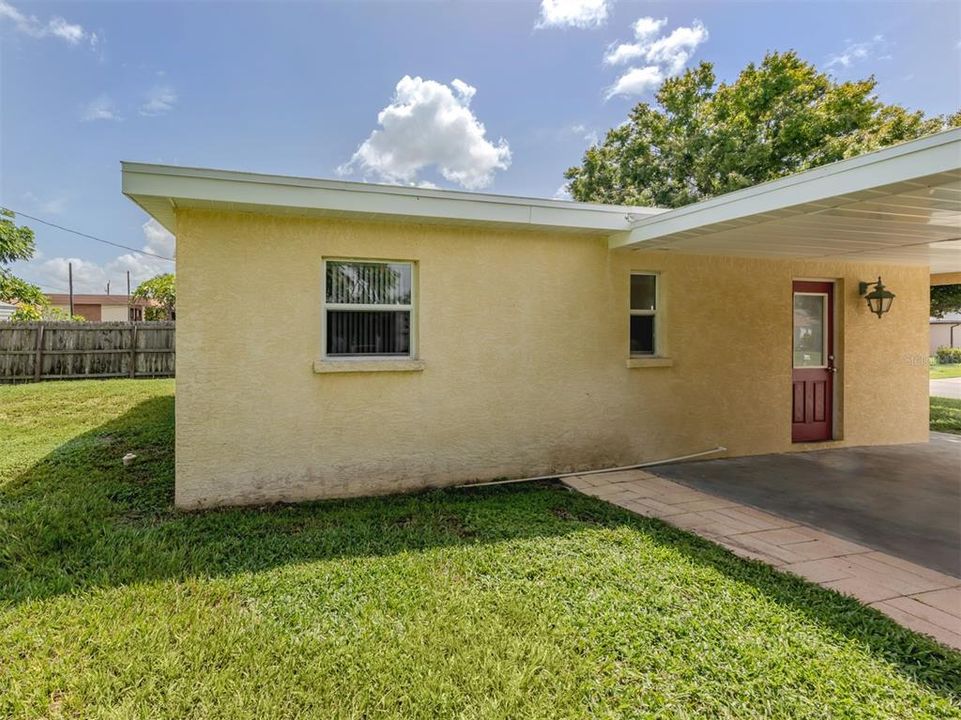 For Sale: $254,900 (2 beds, 1 baths, 713 Square Feet)