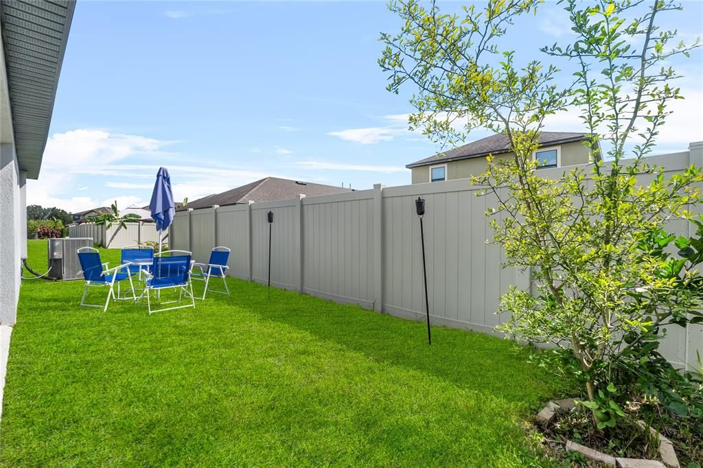 neighbor will consider splitting the cost of fencing the left side of the home together