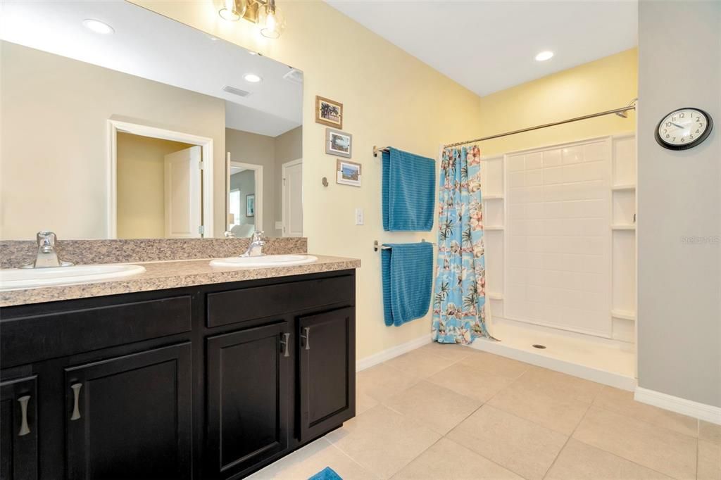 For Sale: $434,900 (4 beds, 2 baths, 2309 Square Feet)