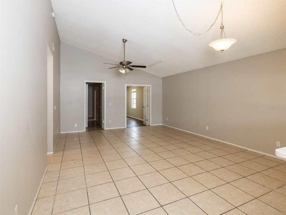 For Sale: $299,900 (3 beds, 2 baths, 1385 Square Feet)