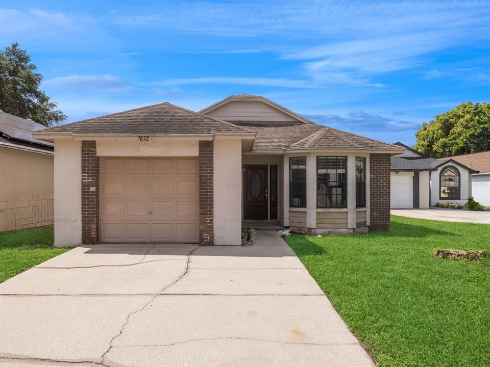 For Sale: $299,900 (3 beds, 2 baths, 1385 Square Feet)