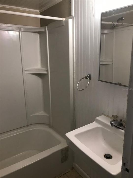 For Rent: $1,150 (1 beds, 1 baths, 402 Square Feet)