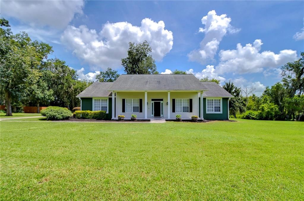 Beautiful curb appeal!