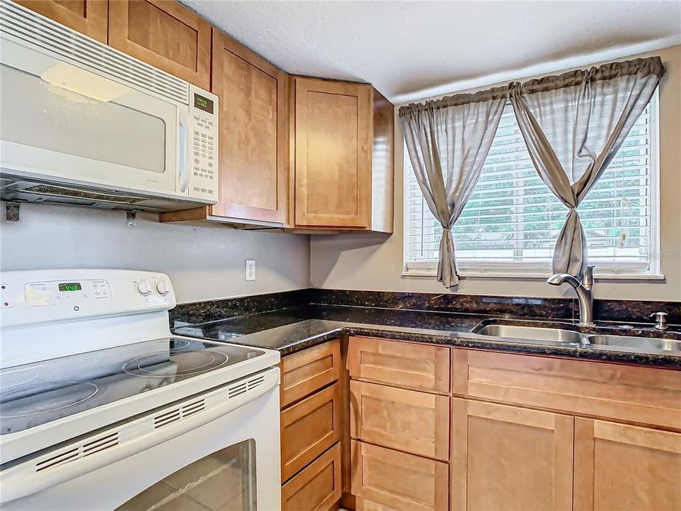 Active With Contract: $189,000 (2 beds, 1 baths, 1152 Square Feet)