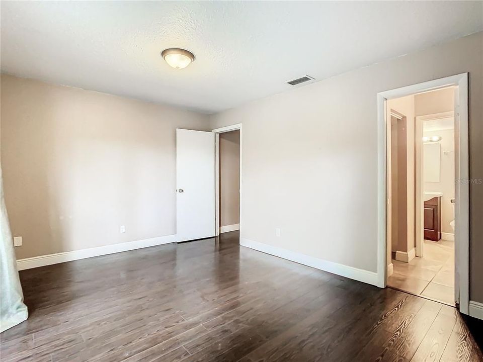 Active With Contract: $189,000 (2 beds, 1 baths, 1152 Square Feet)