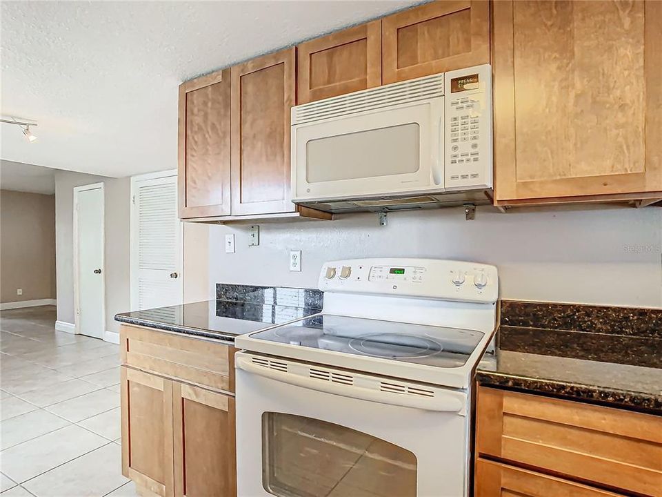 Active With Contract: $189,000 (2 beds, 1 baths, 1152 Square Feet)