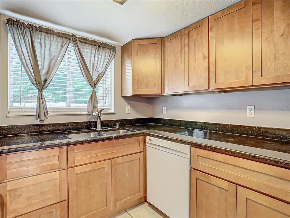 Active With Contract: $189,000 (2 beds, 1 baths, 1152 Square Feet)