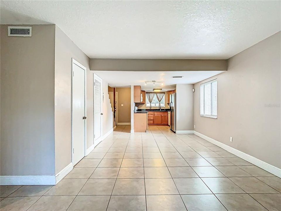 Active With Contract: $189,000 (2 beds, 1 baths, 1152 Square Feet)