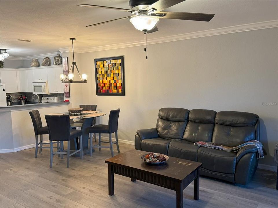 For Sale: $259,900 (2 beds, 2 baths, 1433 Square Feet)