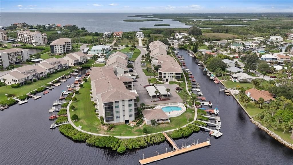 En Venta: $269,000 (2 camas, 2 baños, 1025 Pies cuadrados)