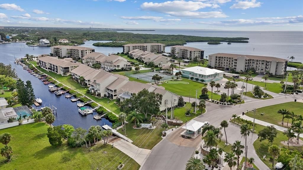 En Venta: $269,000 (2 camas, 2 baños, 1025 Pies cuadrados)