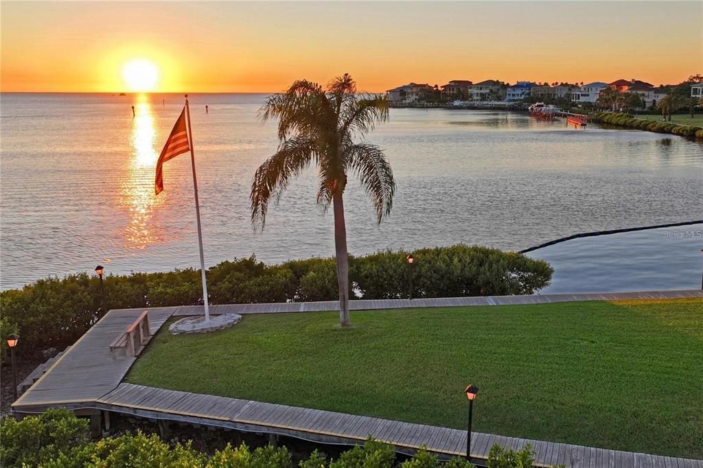 En Venta: $269,000 (2 camas, 2 baños, 1025 Pies cuadrados)