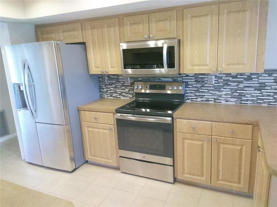 For Rent: $3,095 (2 beds, 2 baths, 1850 Square Feet)