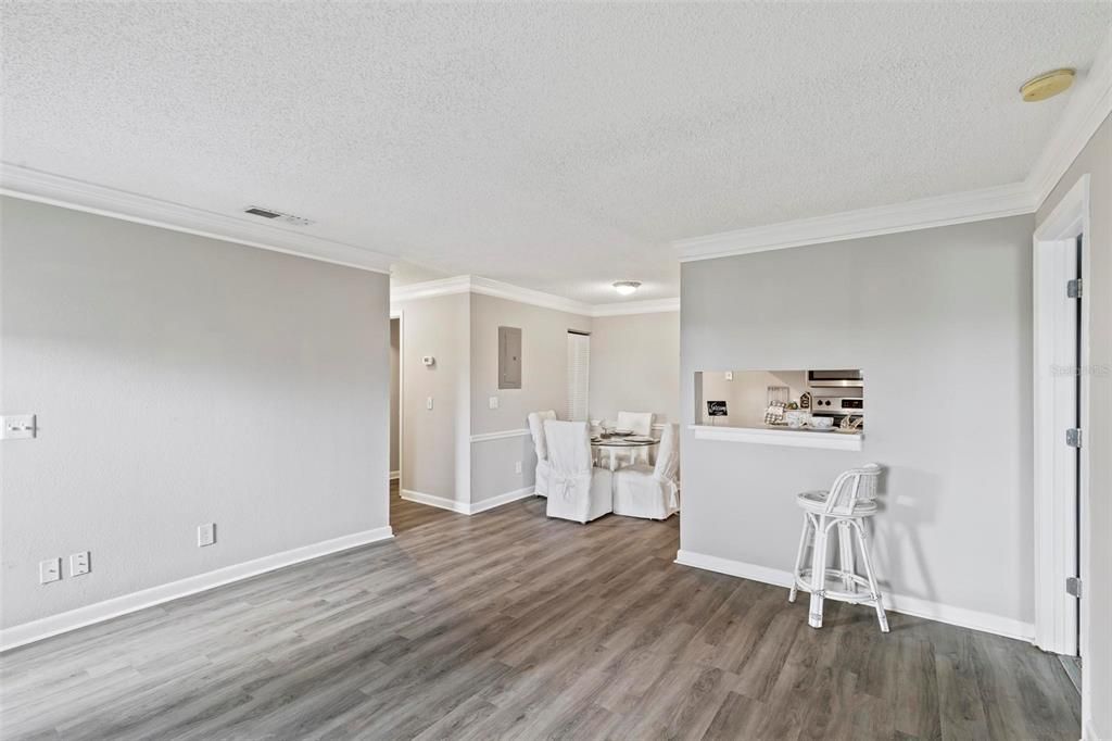 For Sale: $239,999 (2 beds, 2 baths, 810 Square Feet)